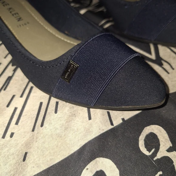 NWOB ANNE KLEIN I FLEX DARK NAVY BLUE SZ  81/2 OLEESA FLATS - Picture 2 of 11